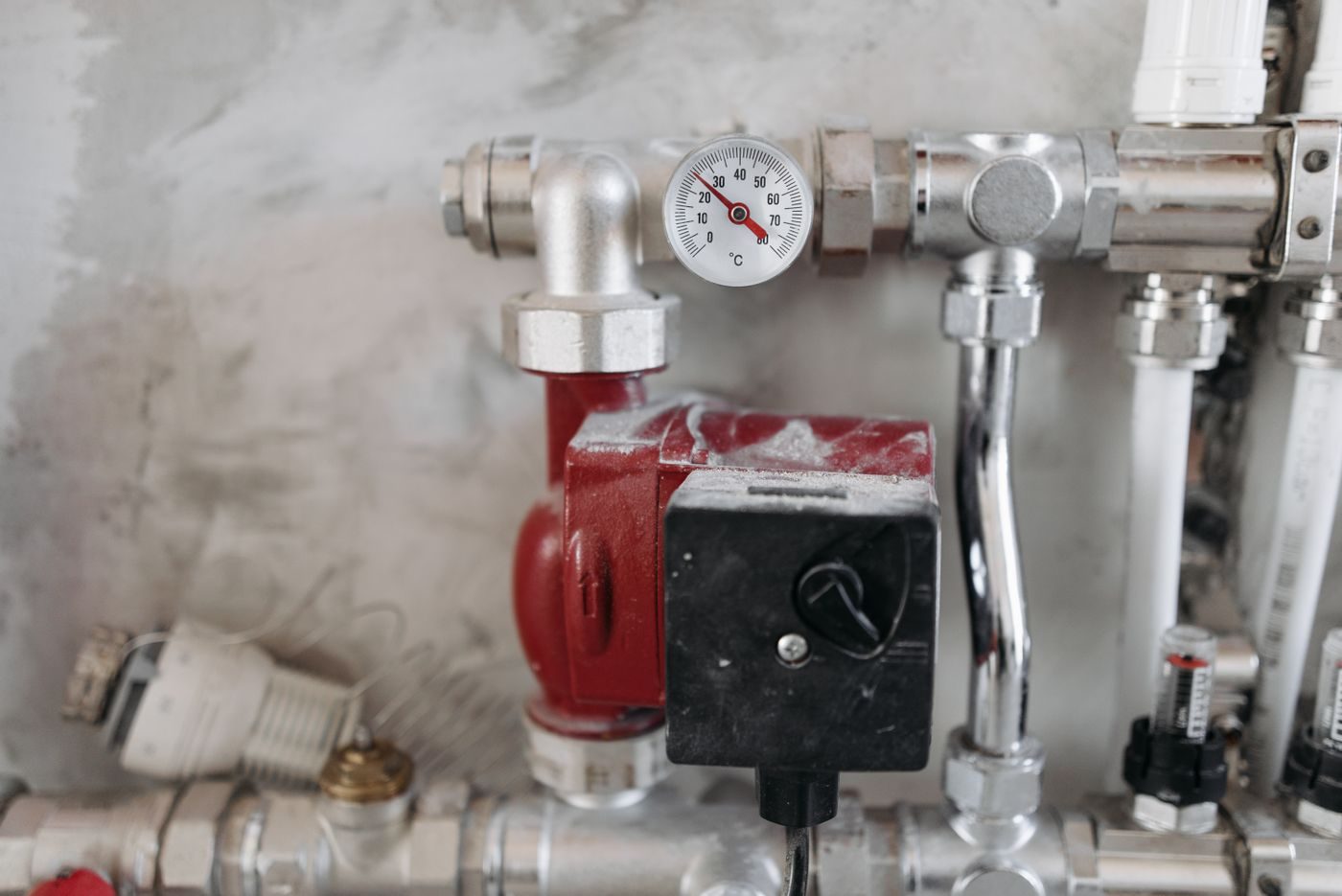 Heating pump and temperature gauge on chrome pipework
